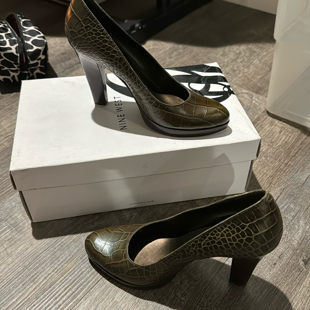Nine West, 3” heel, snake skin print